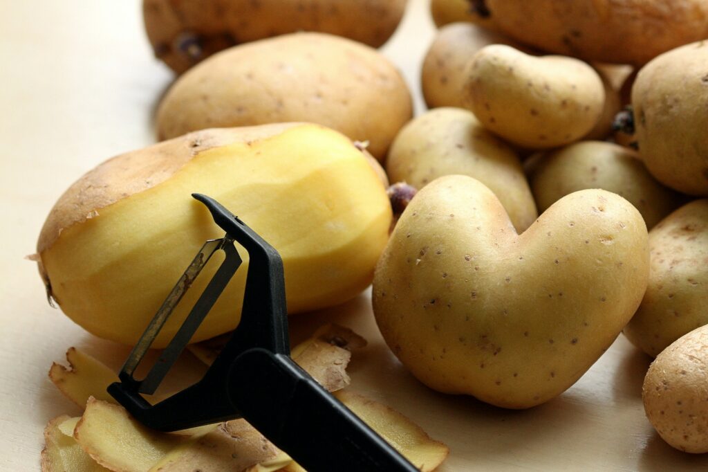 To treat pigmentation with potatoes: